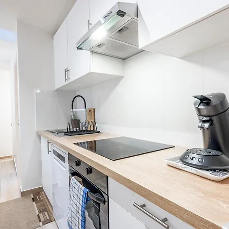 Apartman Fully Furnished Mobility Lease - *