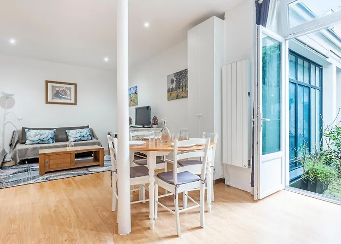 아파트 Fully Furnished Mobility Lease - *