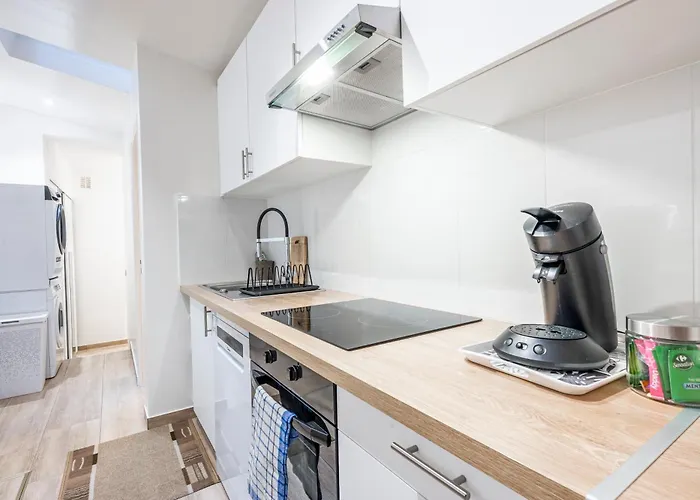 아파트 Fully Furnished Mobility Lease - *